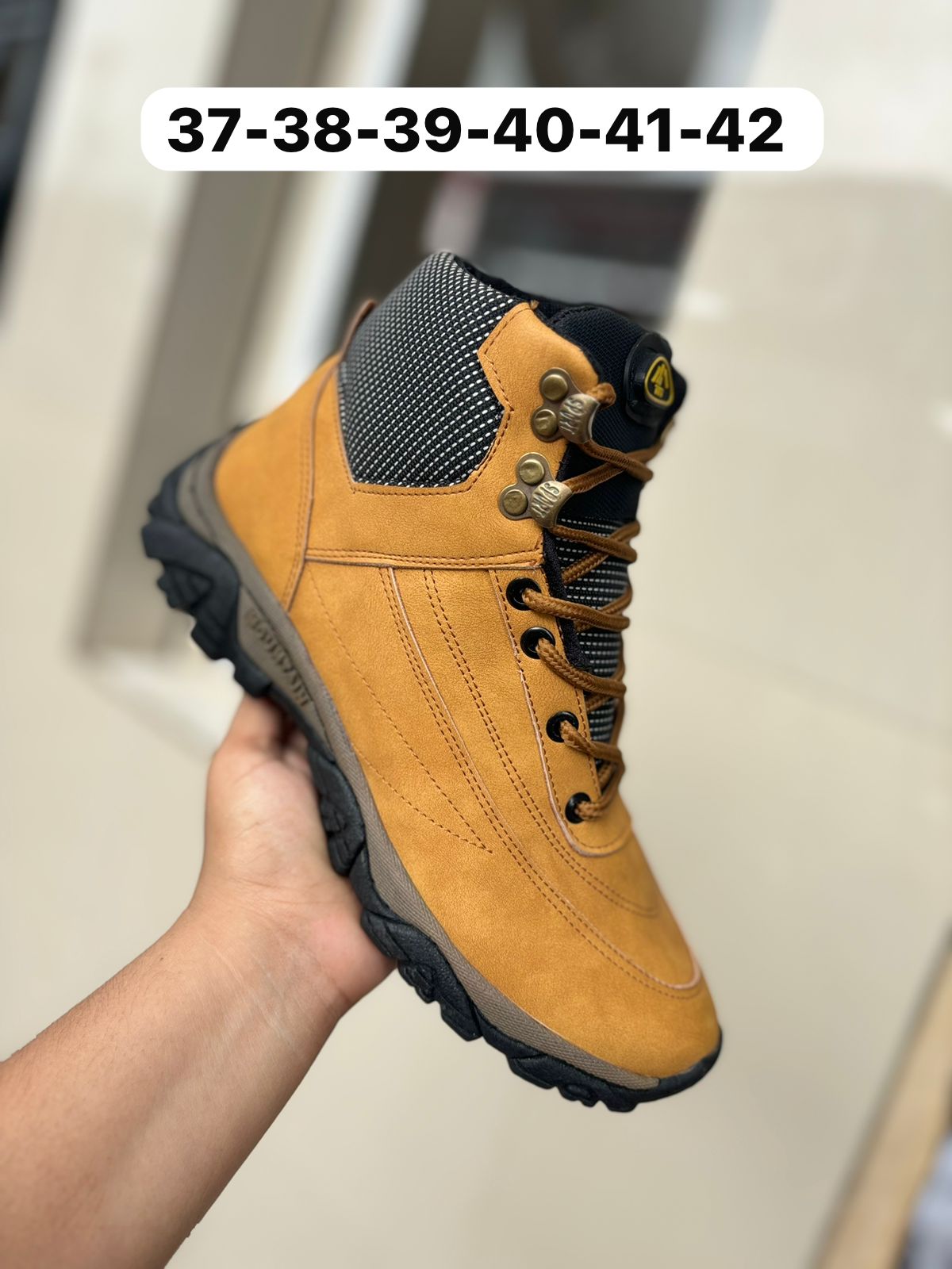 Botas "All-Terrain" Negras de Caña Alta para Aventuras Urbanas
