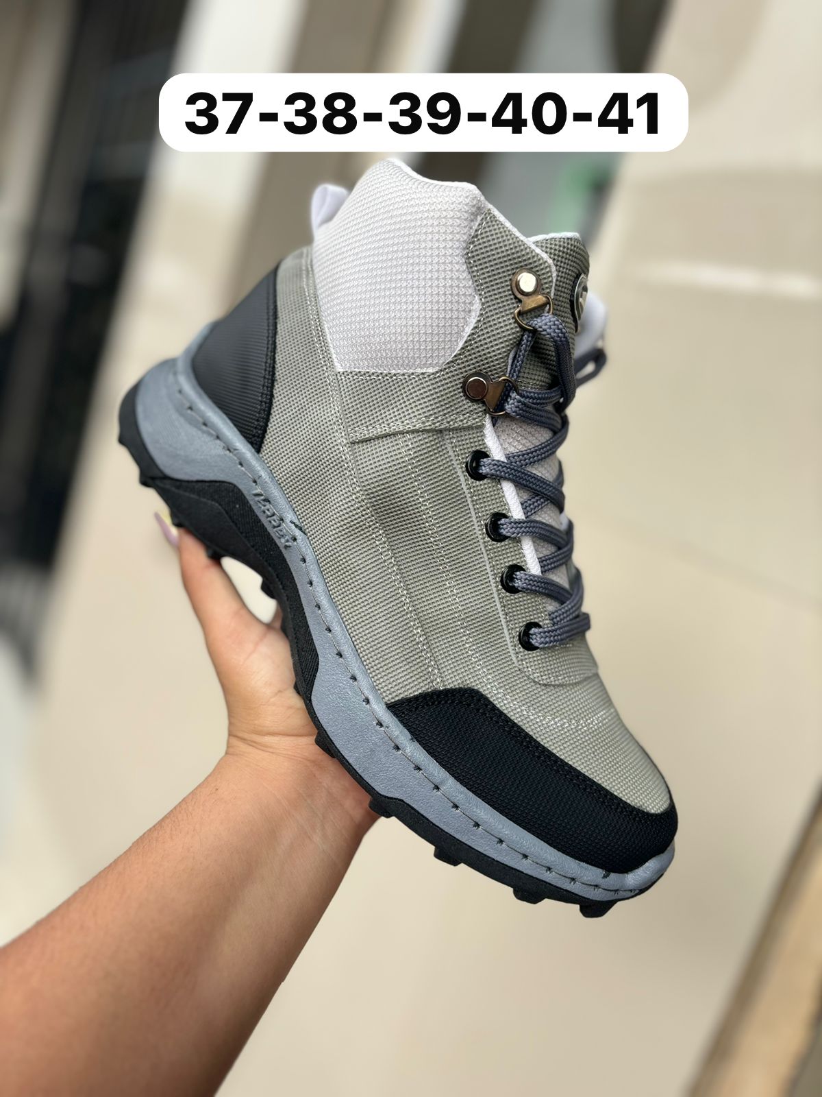 Botas "All-Terrain" Negras de Caña Alta para Aventuras Urbanas