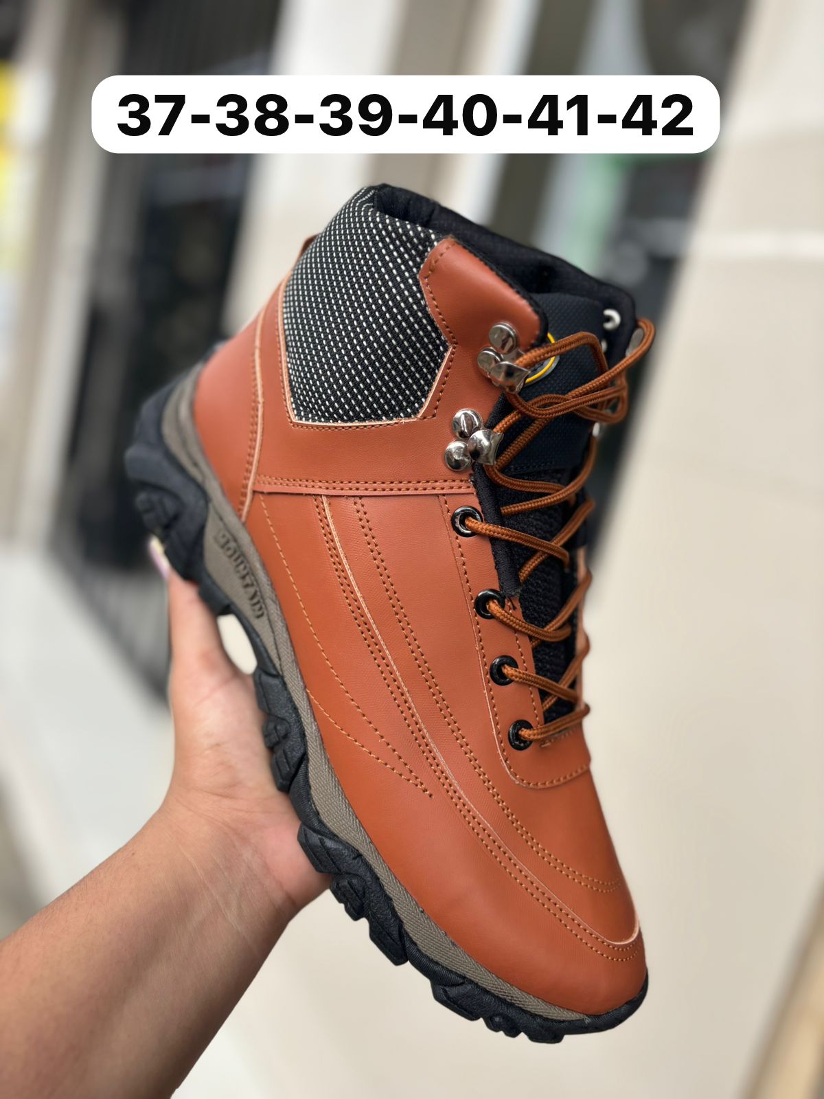 Botas "All-Terrain" Negras de Caña Alta para Aventuras Urbanas