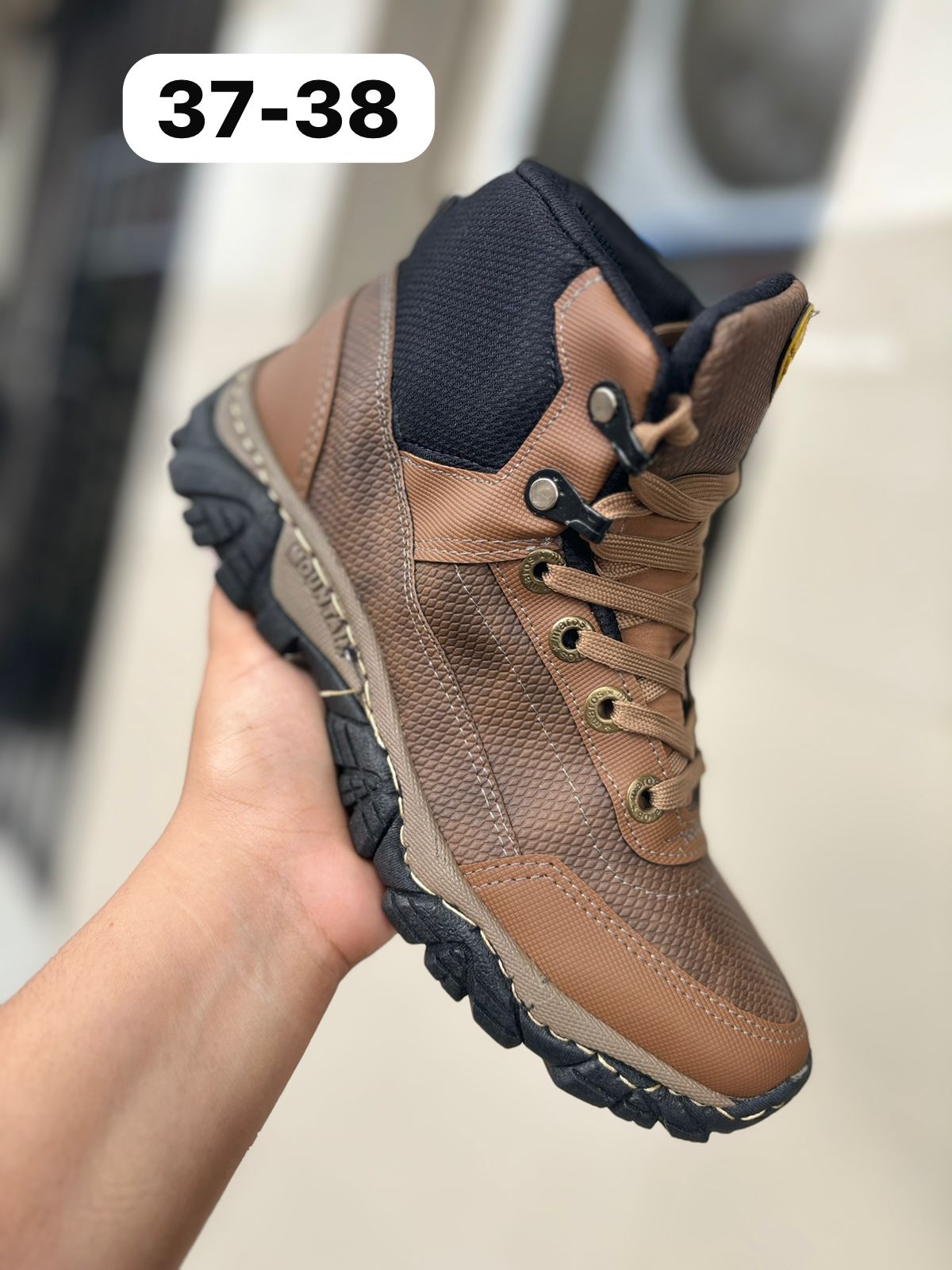 Botas "All-Terrain" Negras de Caña Alta para Aventuras Urbanas
