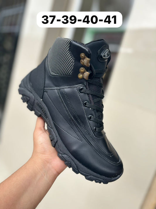 Botas "All-Terrain" Negras de Caña Alta para Aventuras Urbanas